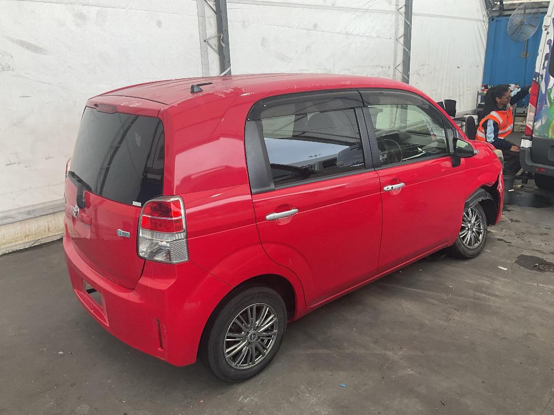 Photo '9' of Toyota Spade Photo '9' of Toyota Spade