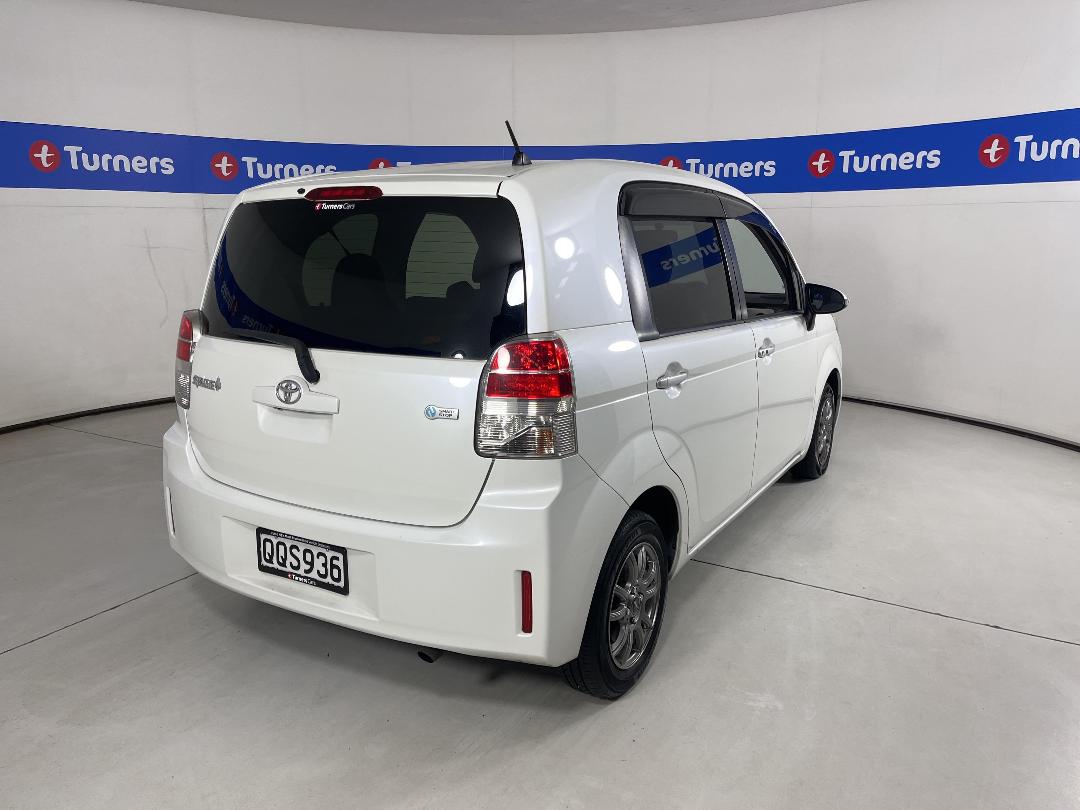 Photo '7' of Toyota Spade Photo '7' of Toyota Spade