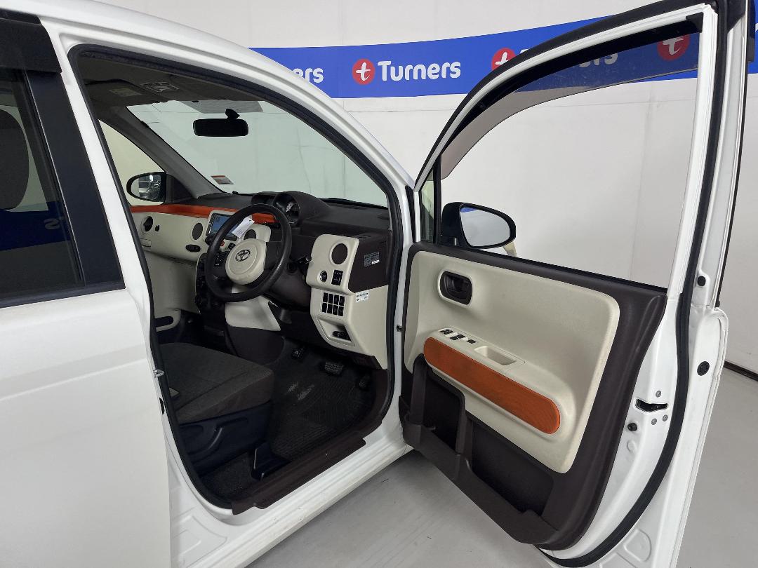 Photo '15' of Toyota Spade Photo '15' of Toyota Spade