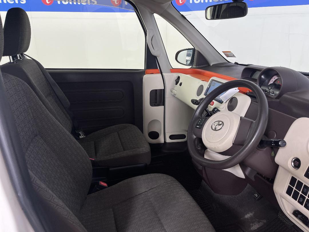 Photo '16' of Toyota Spade Photo '16' of Toyota Spade