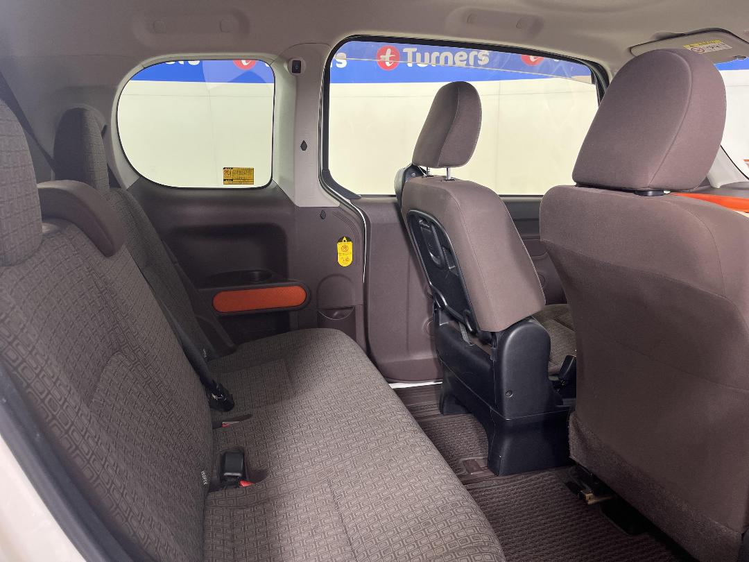 Photo '20' of Toyota Spade Photo '20' of Toyota Spade