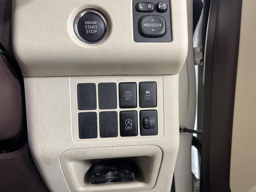 Photo '23' of Toyota Spade Photo '23' of Toyota Spade