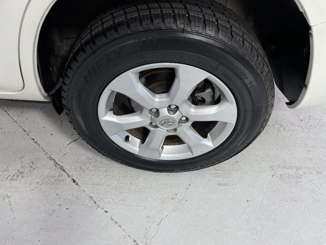 Photo '11' of Toyota Vanguard Photo '11' of Toyota Vanguard