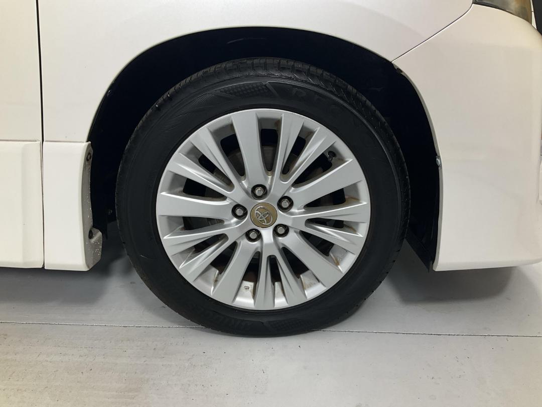 Photo '9' of Toyota Vellfire Photo '9' of Toyota Vellfire