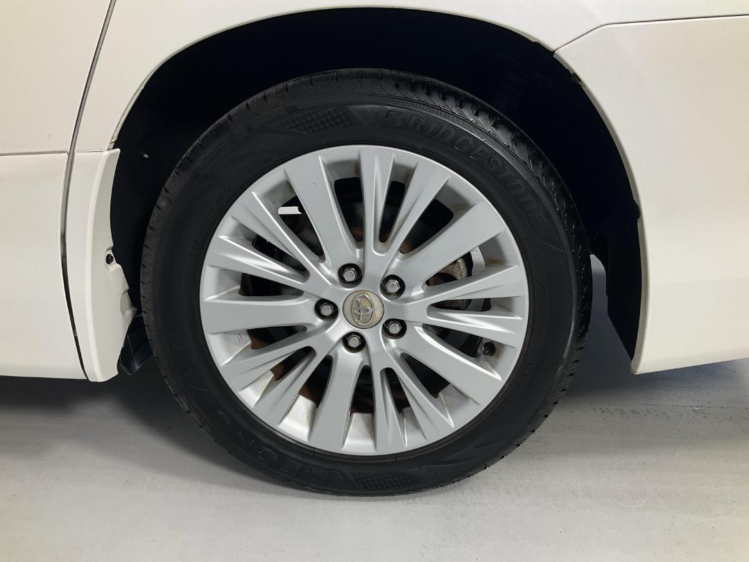 Photo '11' of Toyota Vellfire Photo '11' of Toyota Vellfire