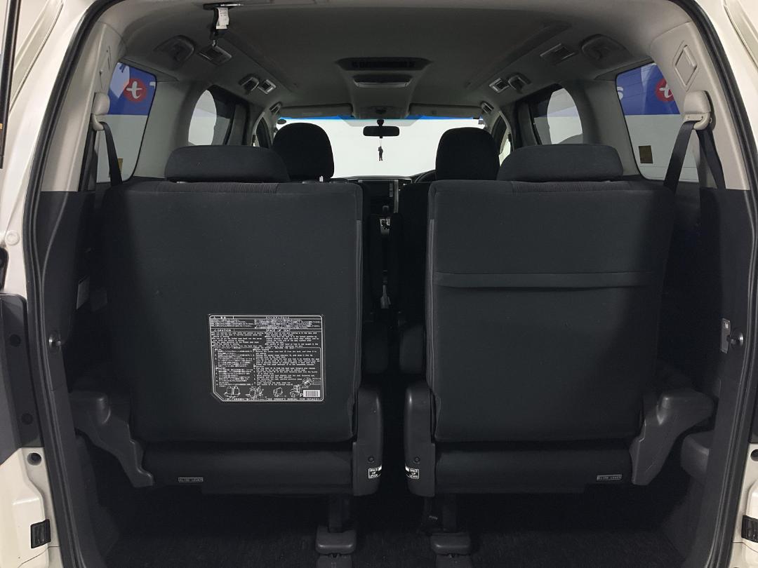 Photo '14' of Toyota Vellfire Photo '14' of Toyota Vellfire