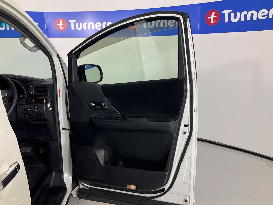 Photo '15' of Toyota Vellfire Photo '15' of Toyota Vellfire