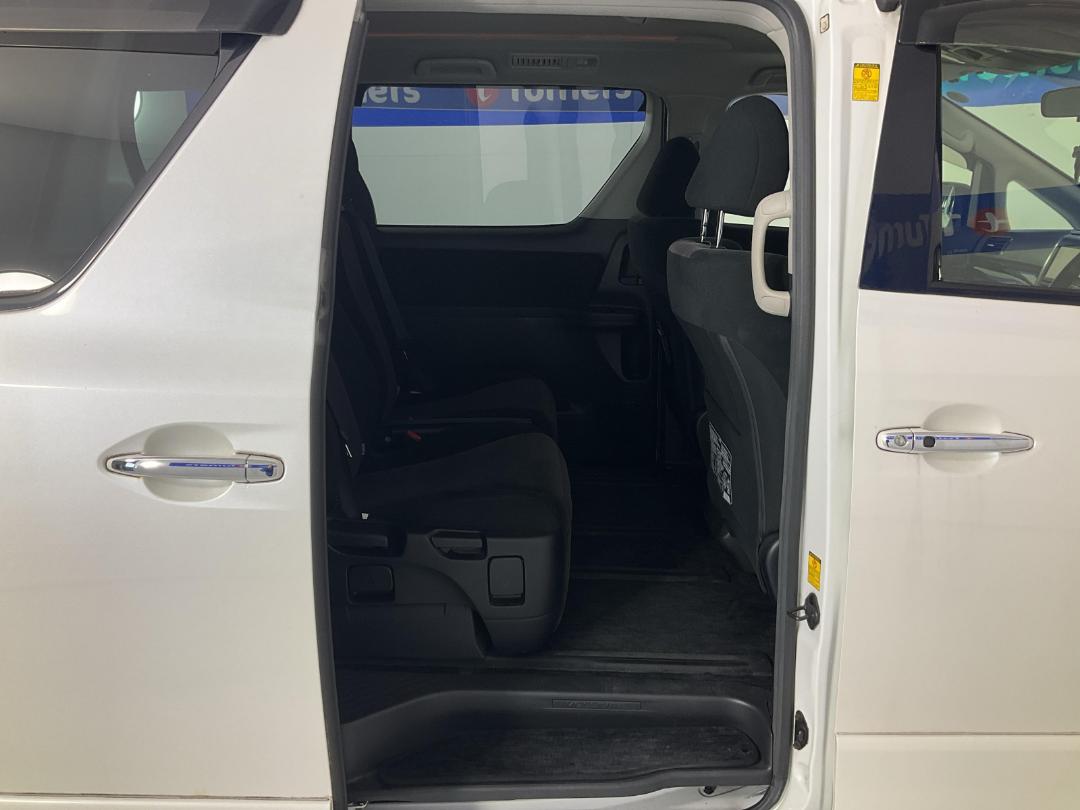 Photo '19' of Toyota Vellfire Photo '19' of Toyota Vellfire