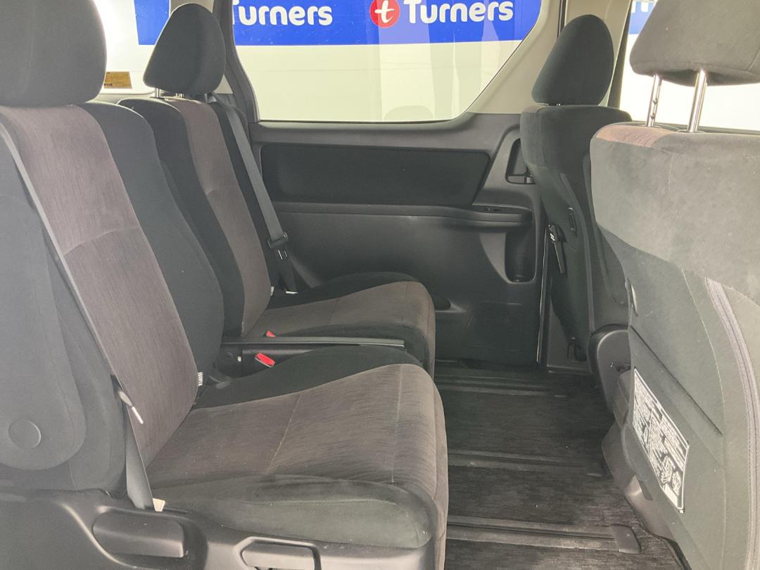 Photo '20' of Toyota Vellfire Photo '20' of Toyota Vellfire