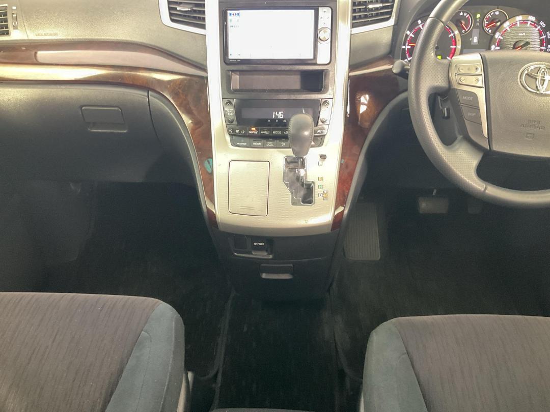 Photo '18' of Toyota Vellfire Photo '18' of Toyota Vellfire