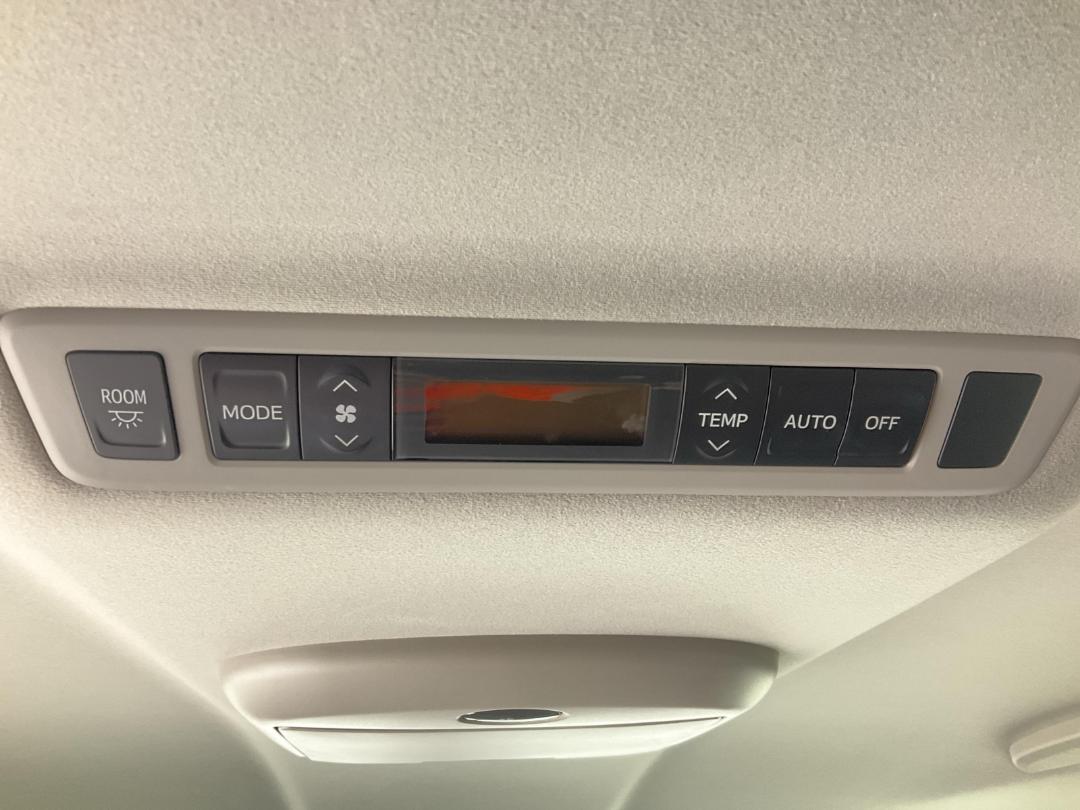 Photo '25' of Toyota Vellfire Photo '25' of Toyota Vellfire