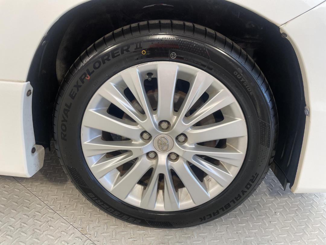 Photo '9' of Toyota Vellfire Photo '9' of Toyota Vellfire