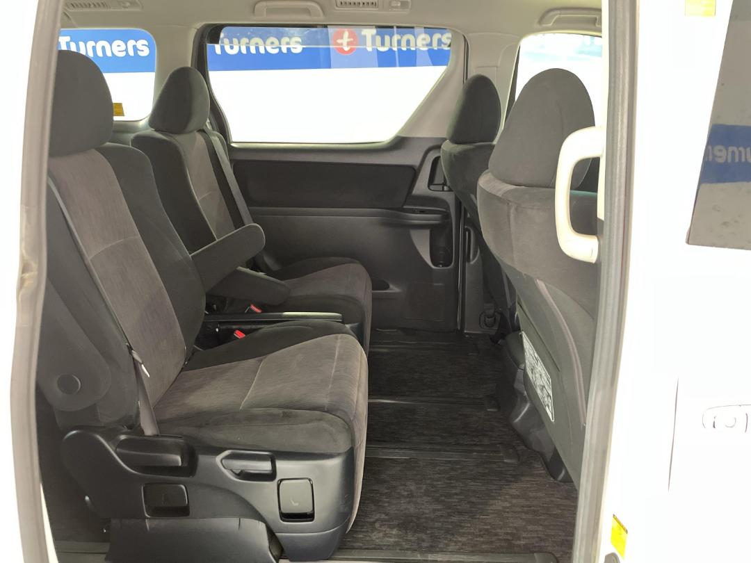 Photo '19' of Toyota Vellfire Photo '19' of Toyota Vellfire