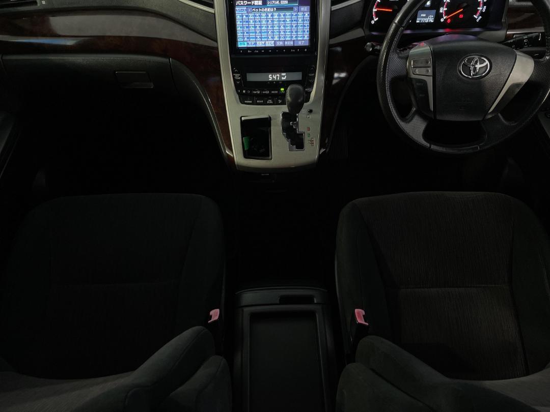 Photo '18' of Toyota Vellfire Photo '18' of Toyota Vellfire