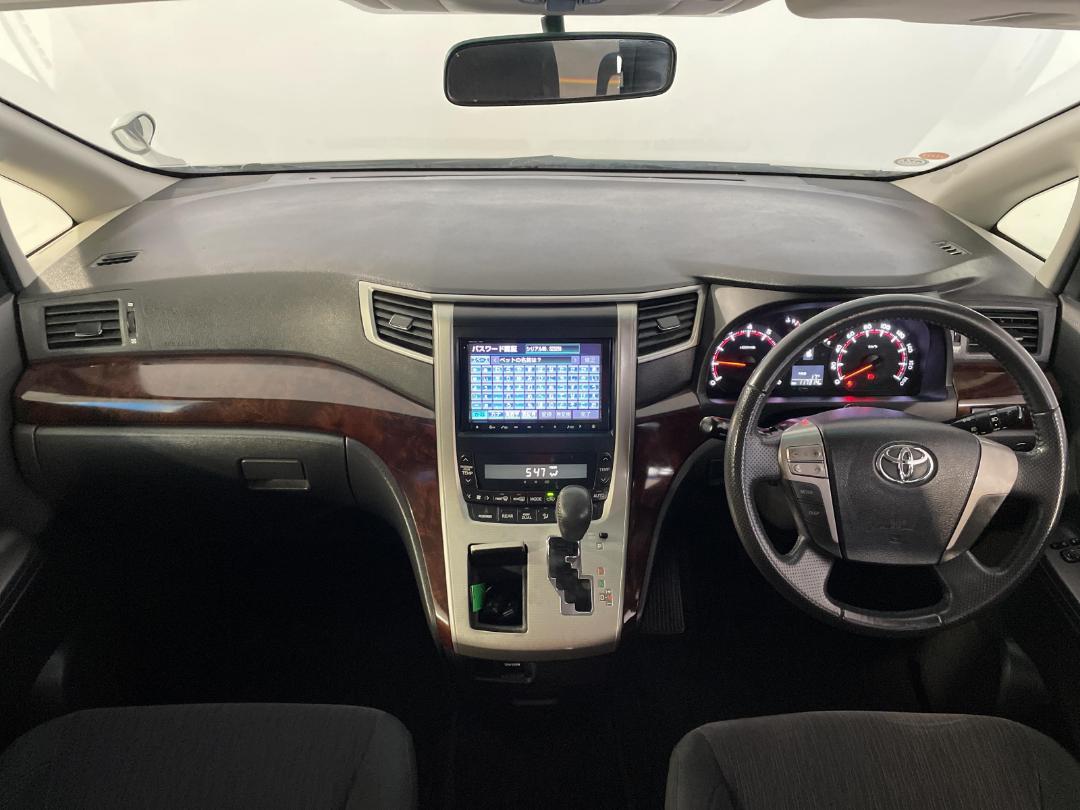 Photo '17' of Toyota Vellfire Photo '17' of Toyota Vellfire