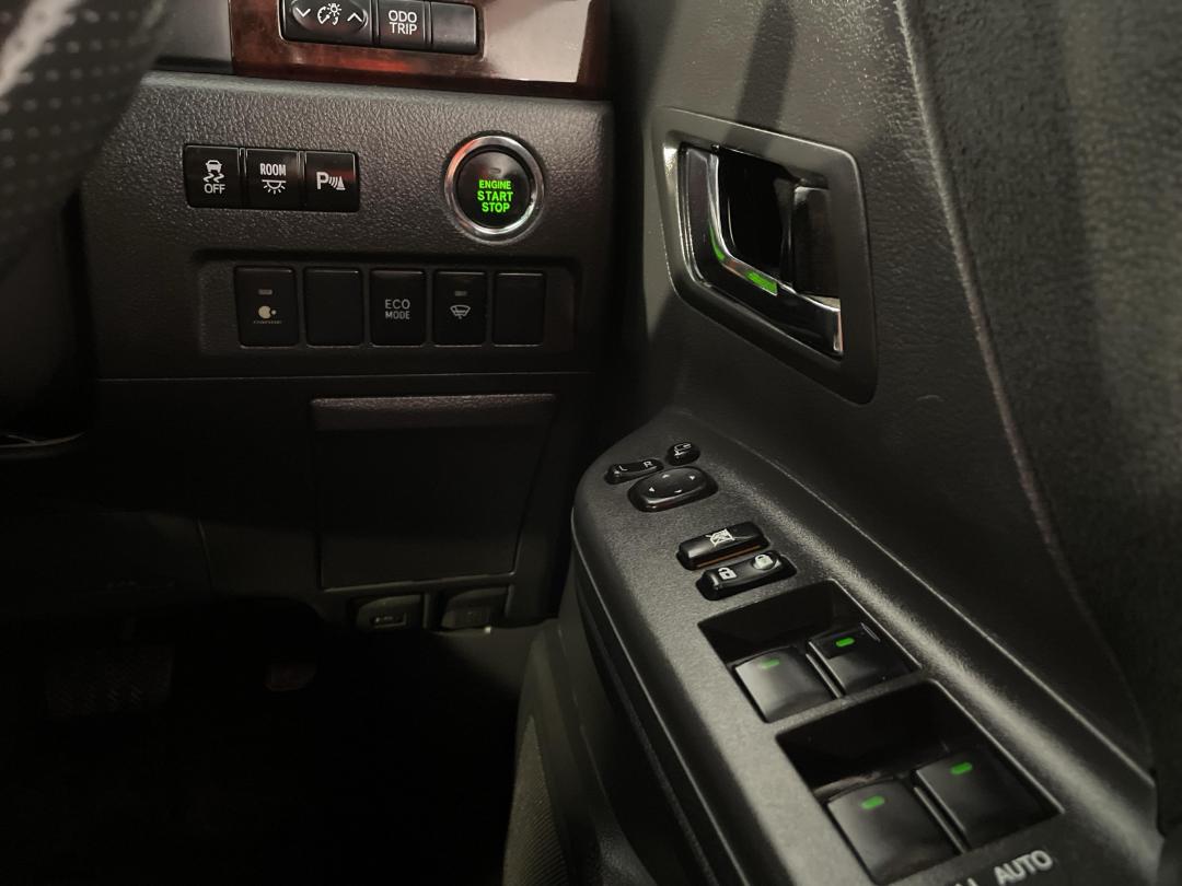 Photo '24' of Toyota Vellfire Photo '24' of Toyota Vellfire