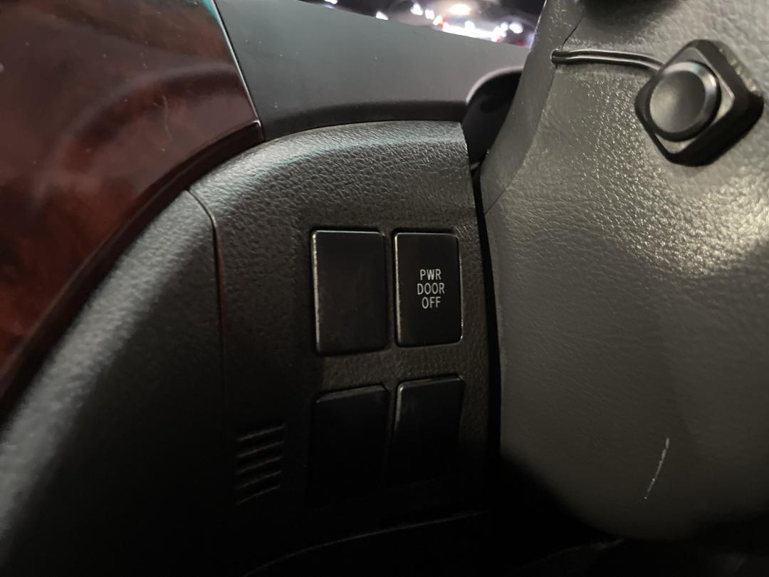 Photo '25' of Toyota Vellfire Photo '25' of Toyota Vellfire