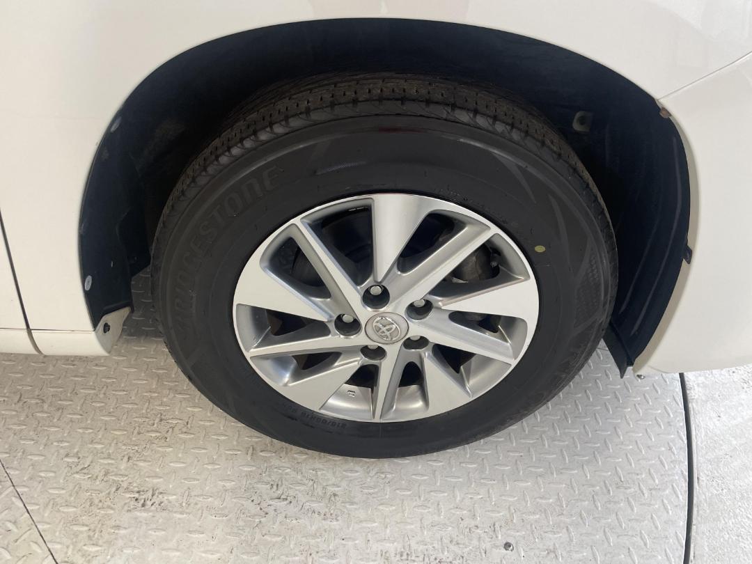 Photo '9' of Toyota Vellfire Photo '9' of Toyota Vellfire