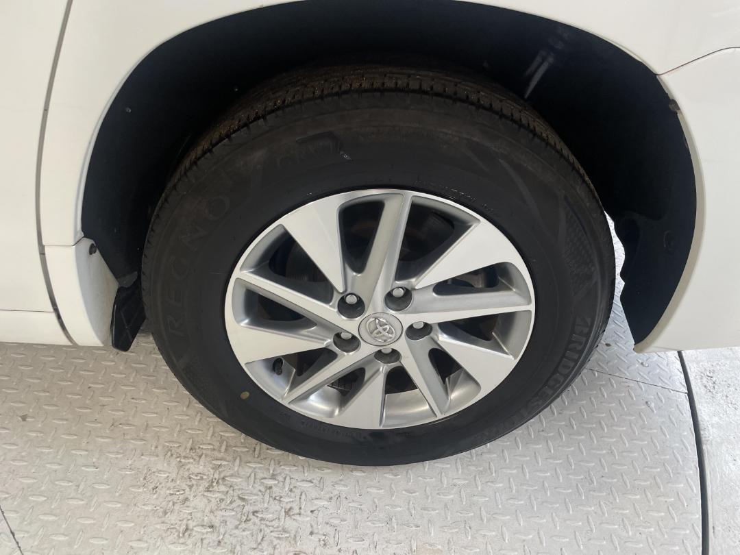 Photo '11' of Toyota Vellfire Photo '11' of Toyota Vellfire