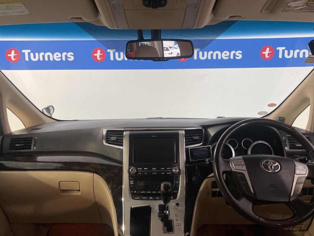 Photo '17' of Toyota Vellfire Photo '17' of Toyota Vellfire