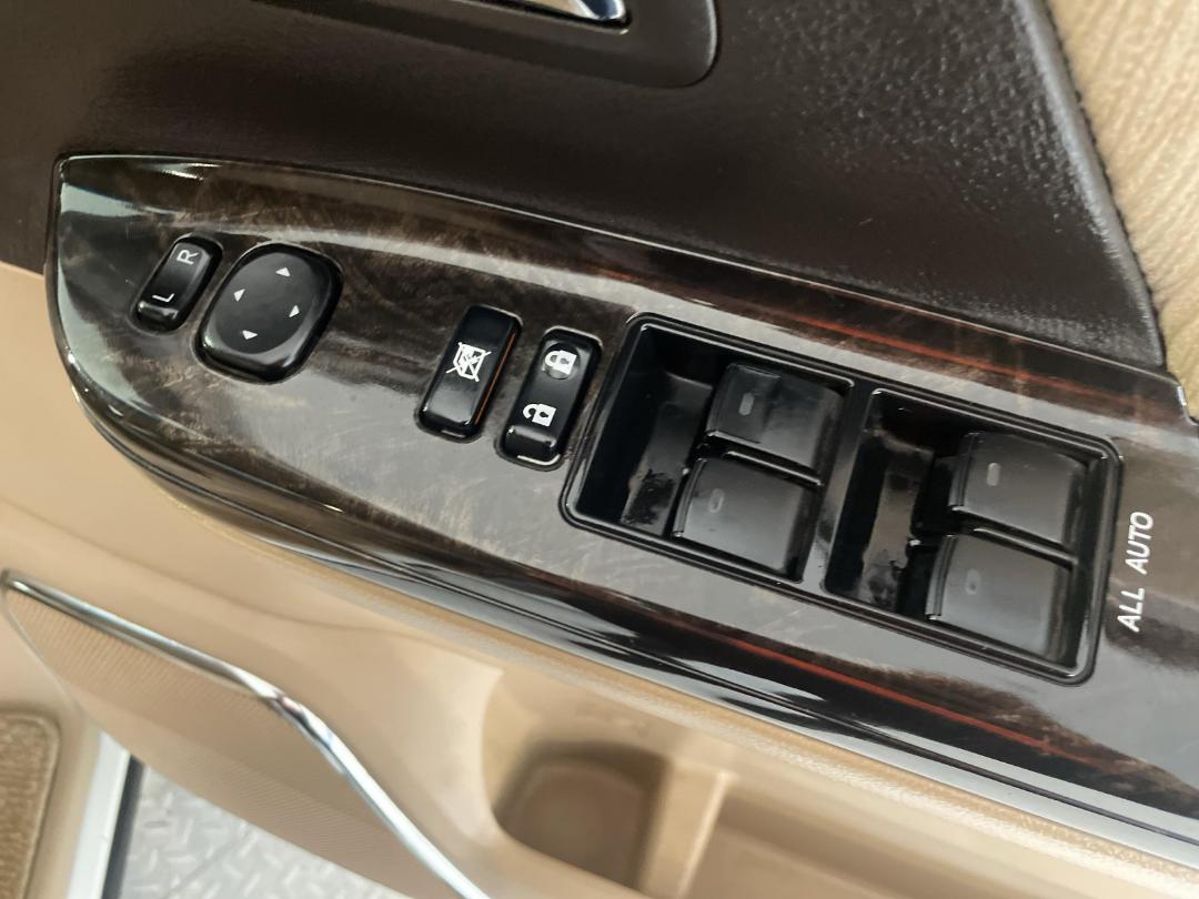 Photo '24' of Toyota Vellfire Photo '24' of Toyota Vellfire