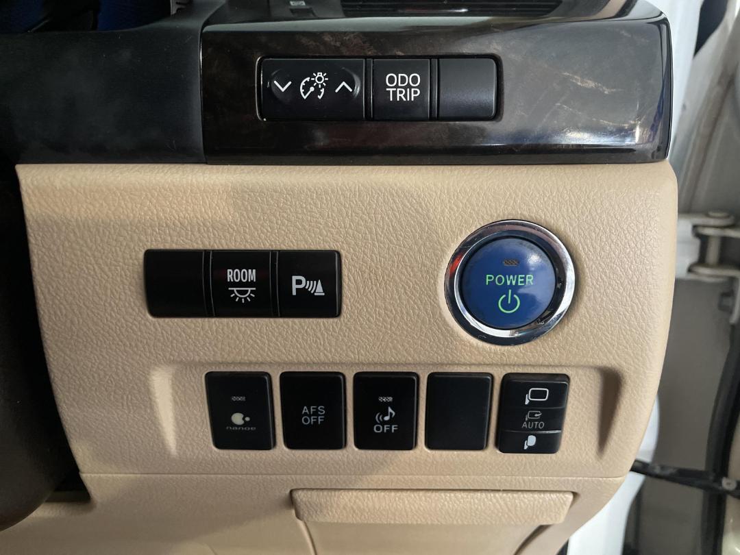 Photo '25' of Toyota Vellfire Photo '25' of Toyota Vellfire