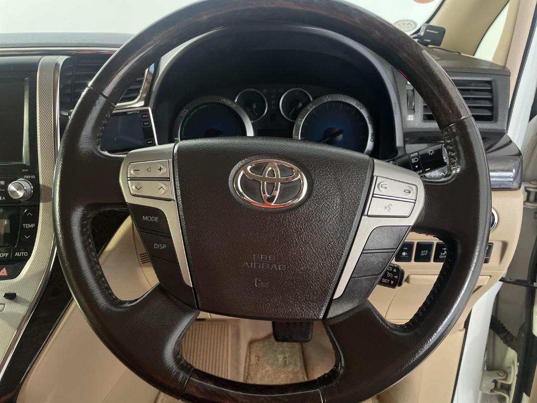 Photo '28' of Toyota Vellfire Photo '28' of Toyota Vellfire