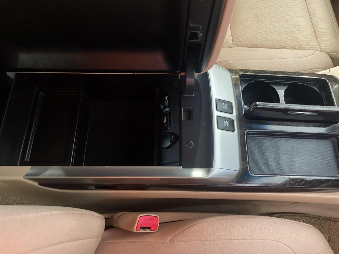 Photo '33' of Toyota Vellfire Photo '33' of Toyota Vellfire