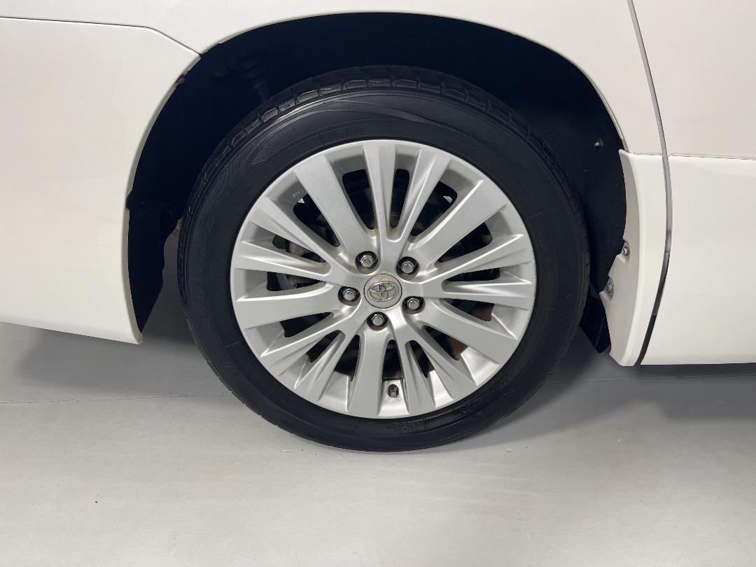 Photo '12' of Toyota Vellfire Photo '12' of Toyota Vellfire