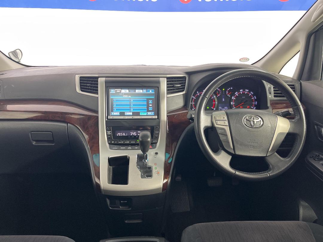 Photo '17' of Toyota Vellfire Photo '17' of Toyota Vellfire