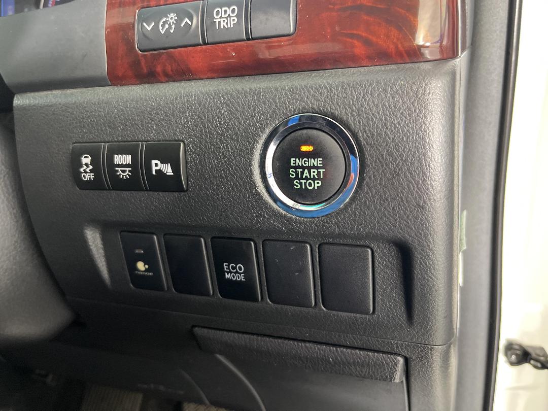 Photo '25' of Toyota Vellfire Photo '25' of Toyota Vellfire