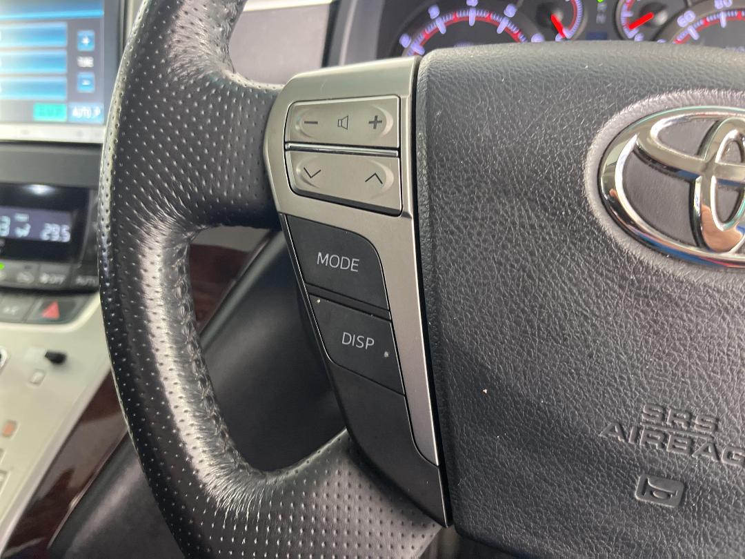 Photo '24' of Toyota Vellfire Photo '24' of Toyota Vellfire