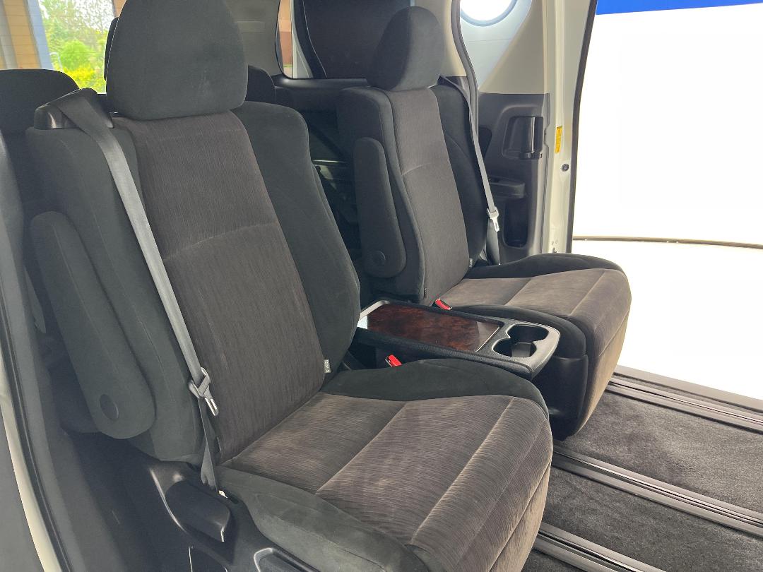 Photo '31' of Toyota Vellfire Photo '31' of Toyota Vellfire