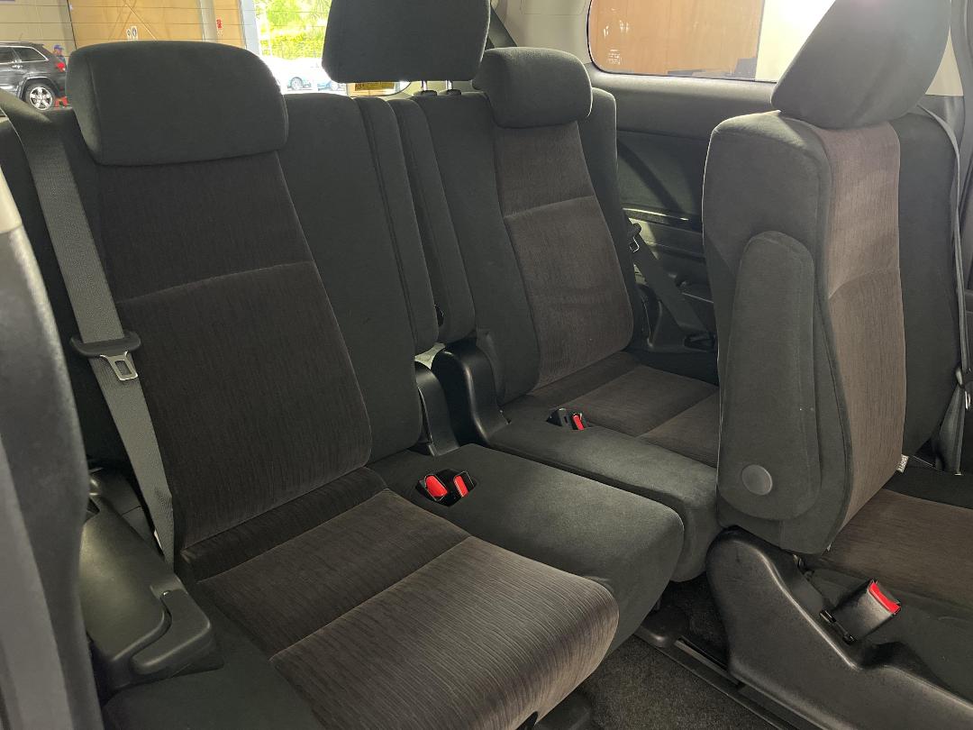 Photo '32' of Toyota Vellfire Photo '32' of Toyota Vellfire