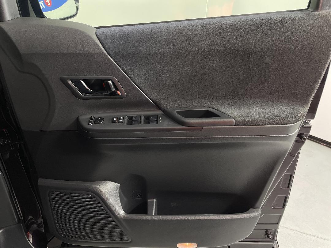 Photo '15' of Toyota Vellfire