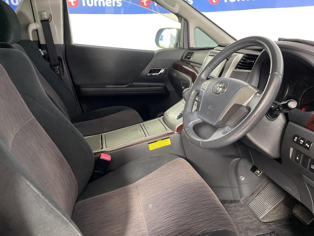 Photo '16' of Toyota Vellfire