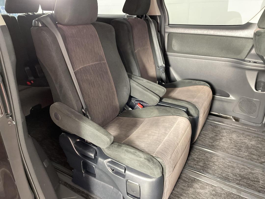 Photo '20' of Toyota Vellfire