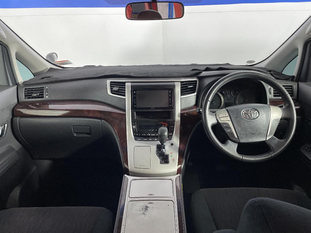 Photo '17' of Toyota Vellfire