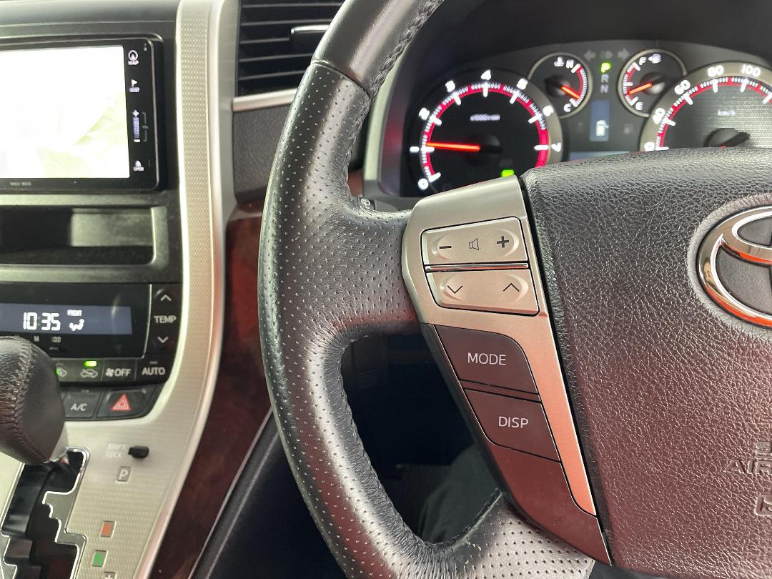 Photo '27' of Toyota Vellfire