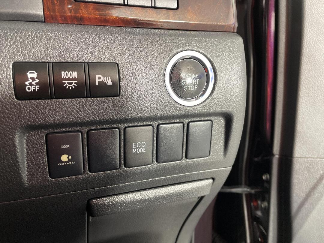 Photo '26' of Toyota Vellfire