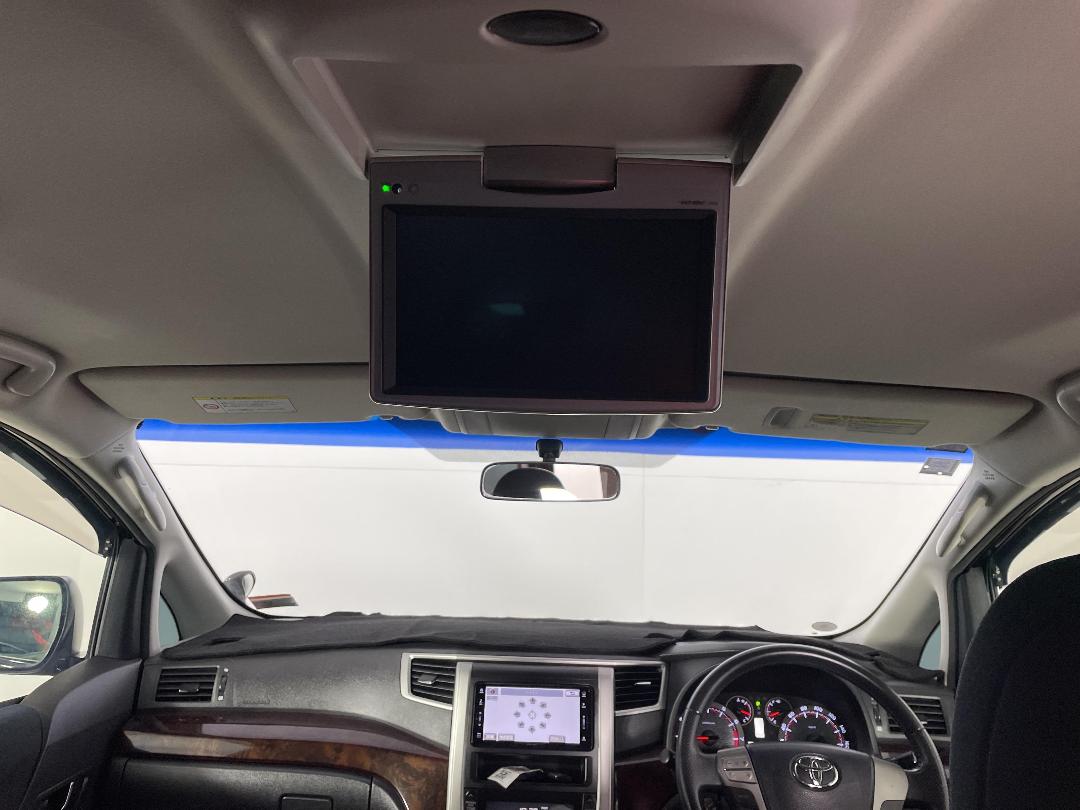 Photo '30' of Toyota Vellfire