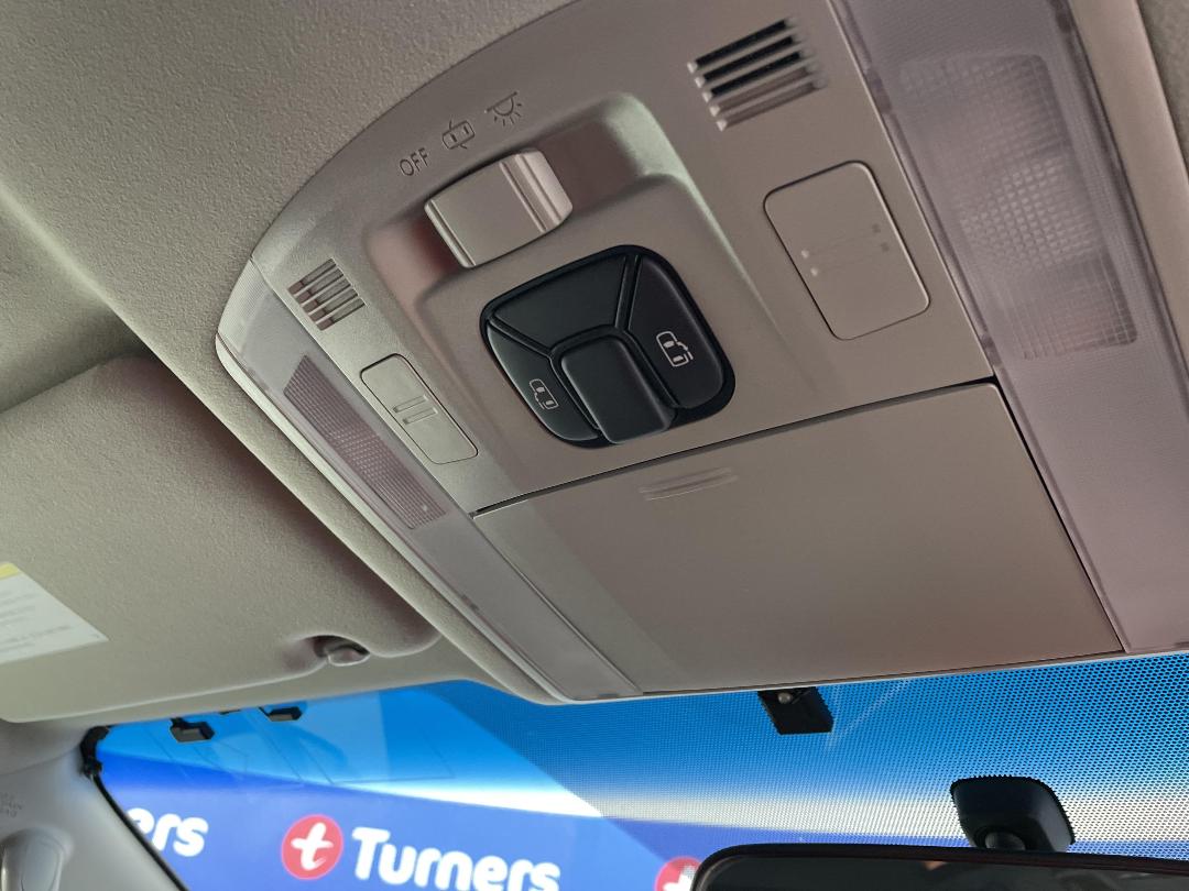 Photo '29' of Toyota Vellfire