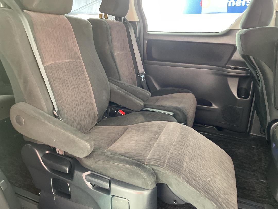 Photo '31' of Toyota Vellfire