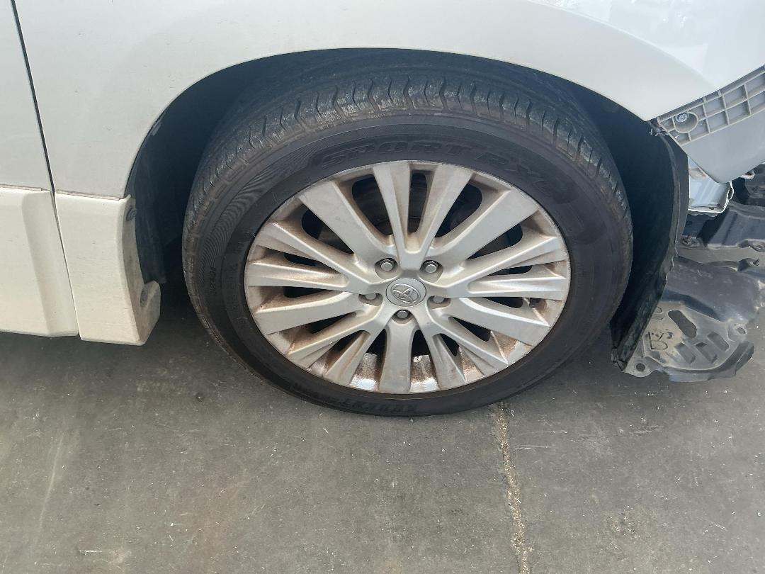 Photo '2' of Toyota Vellfire Photo '2' of Toyota Vellfire