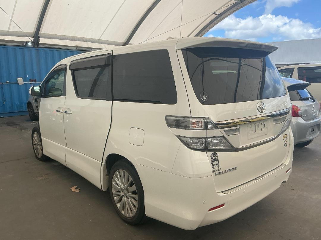 Photo '13' of Toyota Vellfire Photo '13' of Toyota Vellfire