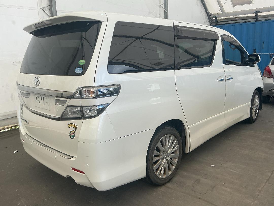 Photo '15' of Toyota Vellfire Photo '15' of Toyota Vellfire