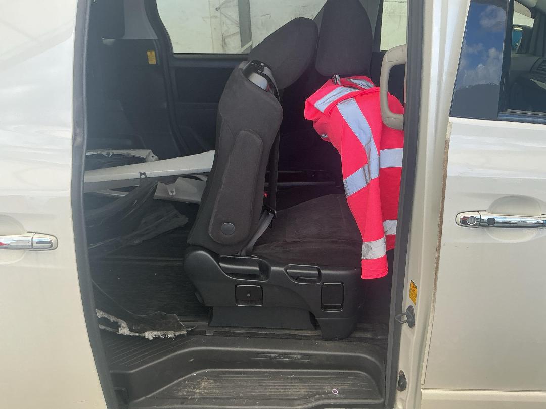 Photo '17' of Toyota Vellfire Photo '17' of Toyota Vellfire