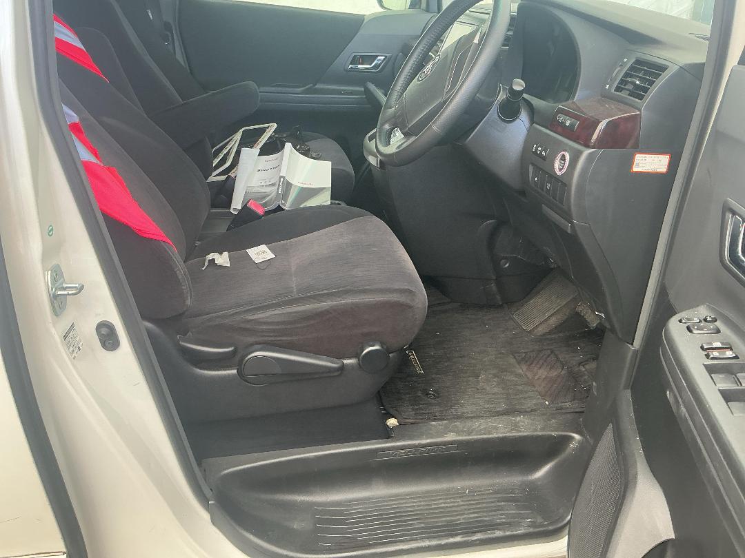 Photo '19' of Toyota Vellfire Photo '19' of Toyota Vellfire