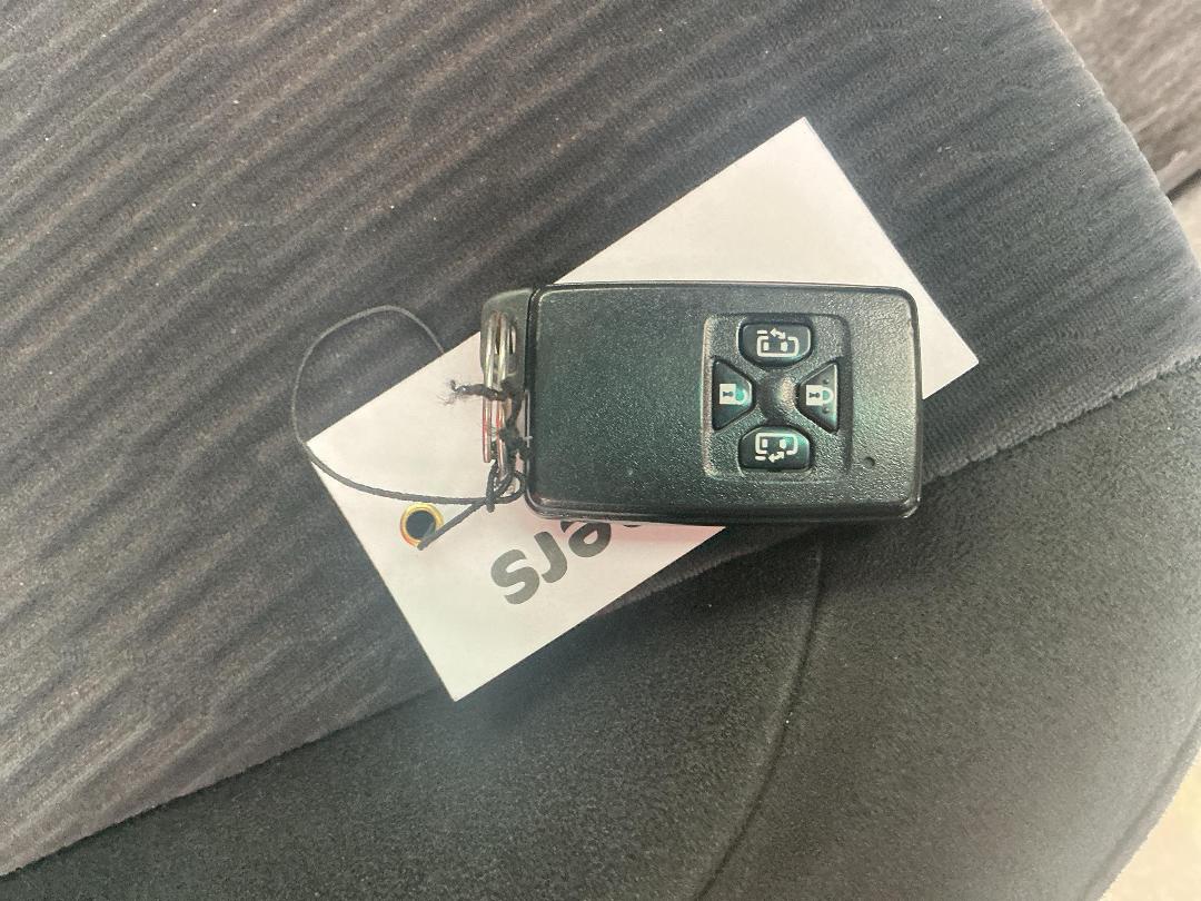 Photo '24' of Toyota Vellfire Photo '24' of Toyota Vellfire