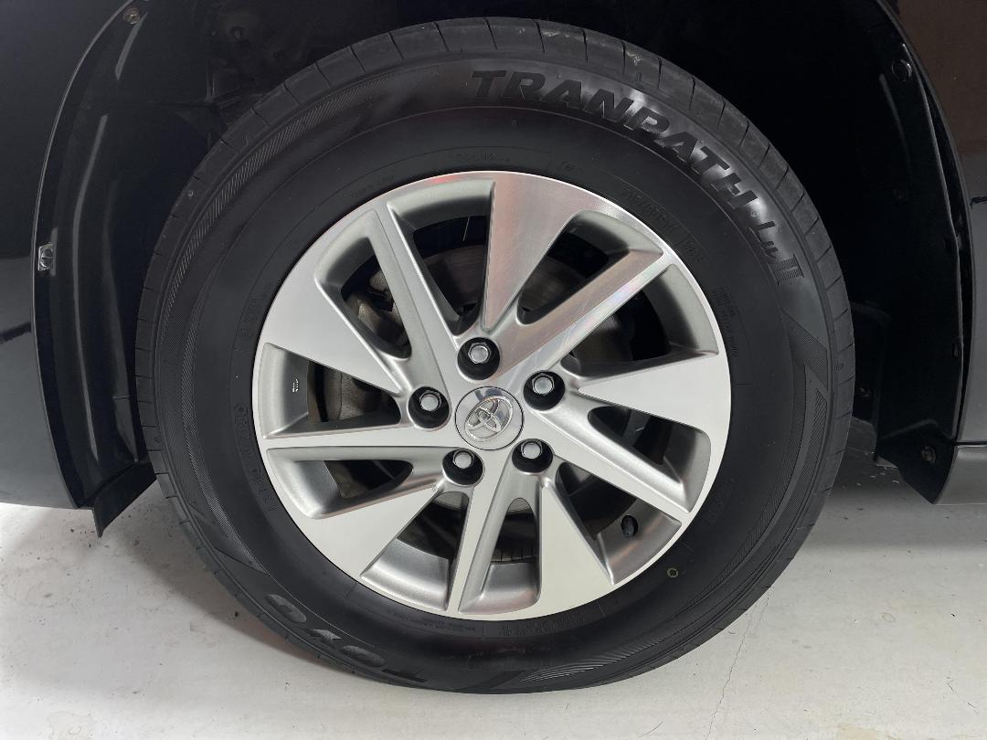 Photo '10' of Toyota Vellfire